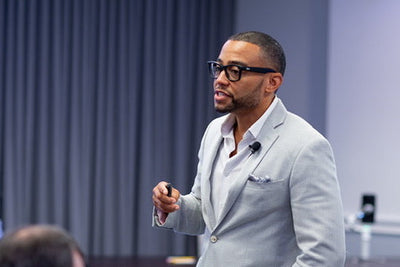 How Clear Communication Makes or Breaks AI Leadership